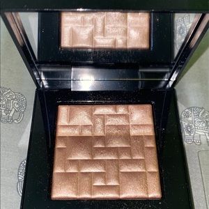 Bobbi Brown Highlighting Powder